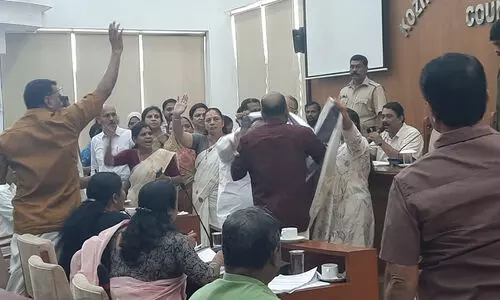 നിയമനത്തിൽ സ്വജനപക്ഷപാതമെന്ന്; കോഴിക്കോട് കോർപറേഷൻ കൗൺസിൽ യോഗത്തിൽ പ്രതിപക്ഷ പ്രതിഷേധം