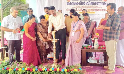 കലക്ടർ വാക്ക് പാലിച്ചു; വിദ്യാർഥികൾക്ക് നൽകാമെന്നേറ്റ പത്ത് സൈക്കിൾ നൽകി കലക്ടർ വാക്ക് പാലിച്ചു; വിദ്യാർഥികൾക്ക് നൽകാമെന്നേറ്റ പത്ത് സൈക്കിൾ നൽകി