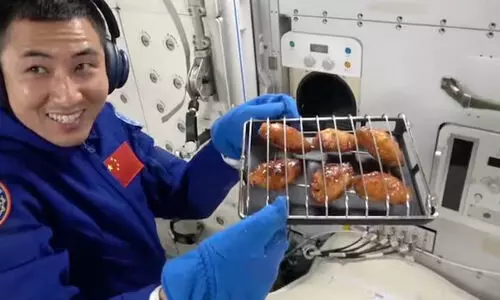 ഇനി ബഹിരാകാശത്തും ചിക്കൻ ഗ്രിൽ ചെയ്യാം; പുതിയ ഓവൻ വികസിപ്പിച്ചെടുത്ത് ഗവേഷകർ