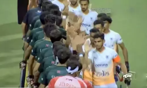 ‘ക്രിക്കറ്റല്ല ഞങ്ങളെ ഭരിക്കുന്നത്’; പാക് താരങ്ങൾക്ക് ‘കൈകൊടുക്കു’മെന്ന് ഹോക്കി ഇന്ത്യ