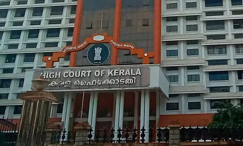 ‘പോ​റ്റി​ക്ക്​ പൂ​ർ​ണ  സ്വാ​ത​ന്ത്ര്യം ന​ൽ​കി;  അ​റ്റ​കു​റ്റ​പ്പ​ണി​ക​ളി​ൽ മേ​ൽ​നോ​ട്ട​മു​ണ്ടാ​യി​ല്ല,’ ക്ഷേത്രസ്വത്തുക്കൾ കൈകാര്യം  ചെയ്തത്​ ഞെട്ടിപ്പിക്കുന്നുവെന്ന്​ ഹൈകോടതി