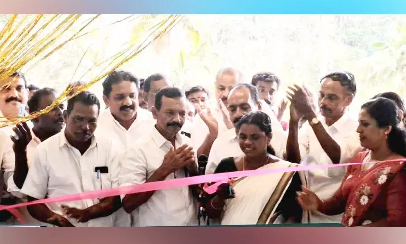 മന്ത്രിയെ വെട്ടി; പഞ്ചായത്ത് വക പി.എച്ച്.സി ഉദ്ഘാടനം മന്ത്രിയെ വെട്ടി; പഞ്ചായത്ത് വക പി.എച്ച്.സി ഉദ്ഘാടനം