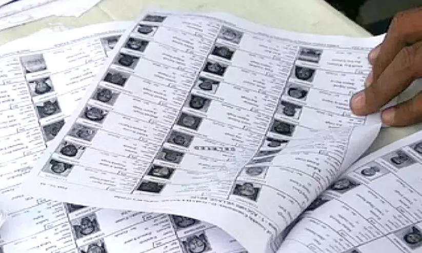 ബി.എൽ.ഒമാർ രാത്രിയിലും വീടുകളിലെത്തും ബി.എൽ.ഒമാർ രാത്രിയിലും വീടുകളിലെത്തും