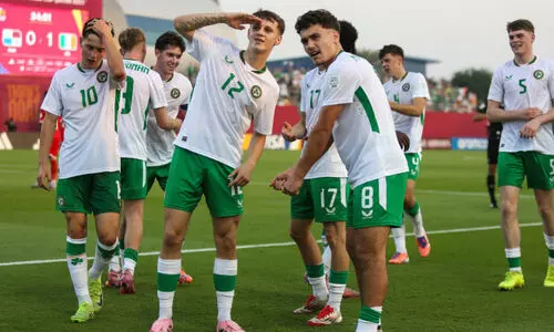 ത​ജി​കി​സ്ഥാ​നു​മേ​ൽ കി​ടി​ല​ൻ ചെ​ക്ക്