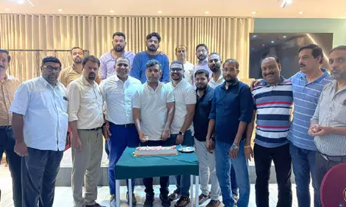 ഇ​ന്ത്യ​യു​ടെ വ​നി​ത ക്രി​ക്ക​റ്റ് ലോ​ക​ക​പ്പ് വി​ജ​യം ആ​ഘോ​ഷി​ച്ചു