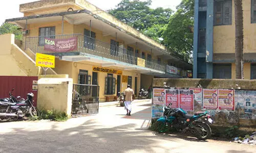 കരുനാഗപ്പള്ളി മിനി സിവിൽ സ്റ്റേഷന് ബലക്ഷയം: 12 സർക്കാർ ഓഫീസുകൾ മാറ്റുന്നു കരുനാഗപ്പള്ളി മിനി സിവിൽ സ്റ്റേഷന് ബലക്ഷയം: 12 സർക്കാർ ഓഫീസുകൾ മാറ്റുന്നു