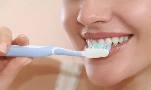 ഒരു ദിവസം രണ്ടുനേരം ബ്രഷ് ചെയ്യുന്നവരാണോ? ചില കാര്യങ്ങൾ ശ്രദ്ധിക്കണം