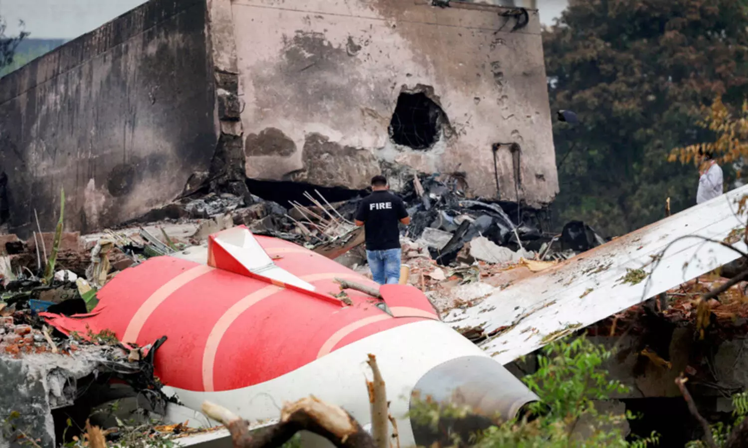 അഹമ്മദാബാദ് വിമാനദുരന്തം: ​ആരും പൈലറ്റുമാരെ കുറ്റപ്പെടുത്തുന്നില്ല; വിദേശമാധ്യമങ്ങളുടെ റിപ്പോർട്ടിങ്ങിനെ വിമർശിച്ച് സുപ്രീംകോടതി