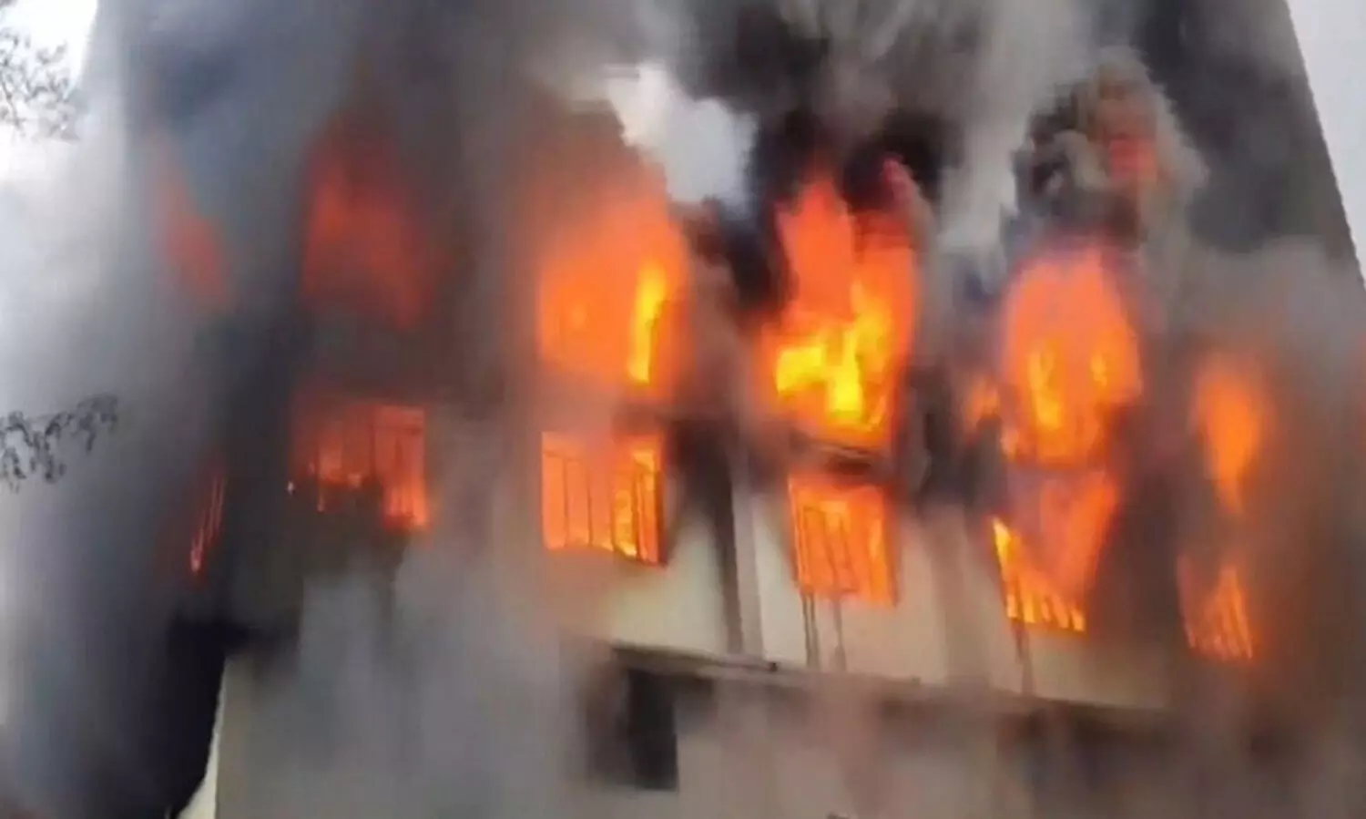 മഹാരാഷ്ട്രയിൽ ഡൈയിങ് കമ്പനിയിൽ വൻ തീപിടിത്തം; ആളപായമില്ല