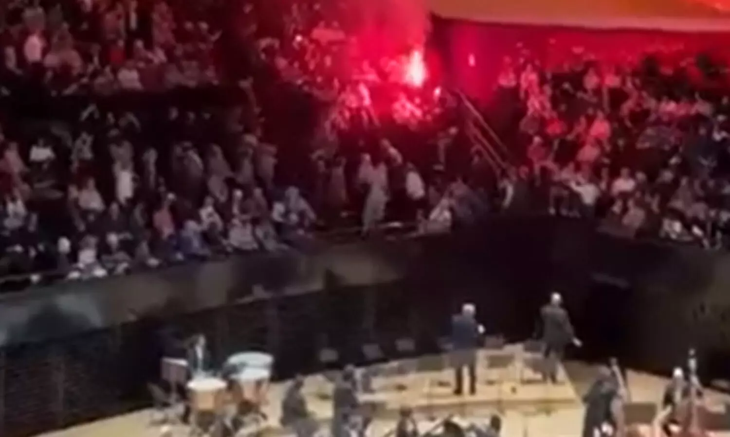 ഇസ്രായേൽ ഓർക്കസ്ട്രയുടെ പരിപാടി തടസ്സപ്പെടുത്തി ഫലസ്തീൻ അ​നു​കൂ​ലി​ക​ൾ