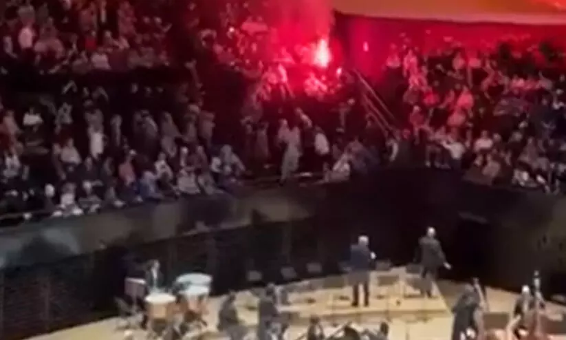 ഇസ്രായേൽ ഓർക്കസ്ട്രയുടെ പരിപാടി തടസ്സപ്പെടുത്തി ഫലസ്തീൻ അനുകൂലികൾ ഇസ്രായേൽ ഓർക്കസ്ട്രയുടെ പരിപാടി തടസ്സപ്പെടുത്തി ഫലസ്തീൻ അനുകൂലികൾ