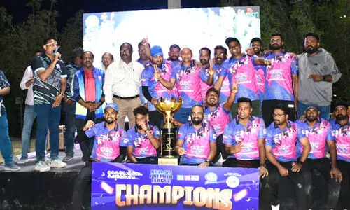 കൊ​ല്ലം പ്രീ​മി​യ​ർ​ ലീ​ഗ് സീ​സ​ൺ സി​ക്​​സ്; ക​രു​നാ​ഗ​പ്പ​ള്ളി ജെ.​കെ ഹി​റ്റേ​ഴ്സ് ജേ​താ​ക്ക​ൾ