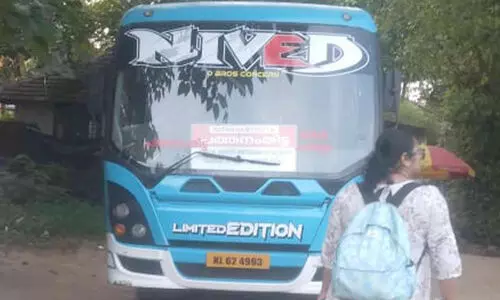 സ്വകാര്യ ബസ് കാലിലൂടെ കയറിയിറങ്ങി; വയോധികന് ഗുരുതര പരിക്ക്