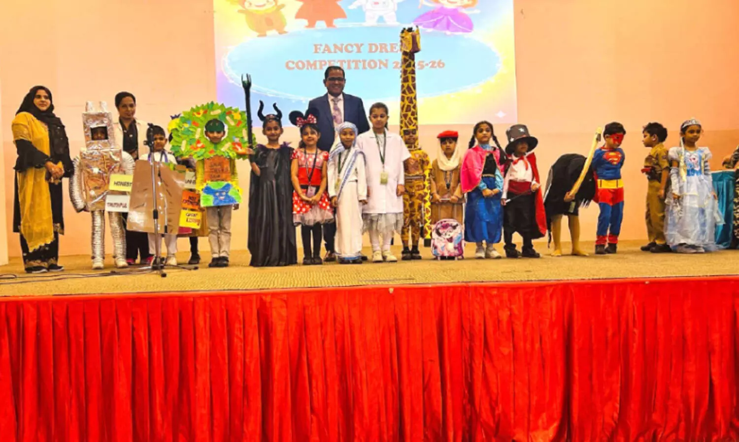 ഇ​ബ്‌​നു അ​ൽ ഹൈ​തം സ്‌​കൂ​ളി​ൽ ഫാ​ൻ​സി ഡ്ര​സ് മ​ത്സ​രം