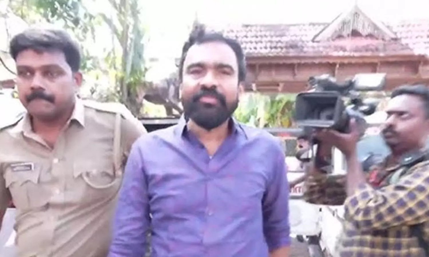 മോൻസൺ മാവുങ്കലിന്‍റെ വാടകവീട്ടിലെ മോഷണം കെട്ടുകഥയെന്ന്​