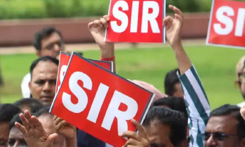 എസ്.ഐ.ആർ: പാർട്ടികൾ ബി.എൽ.എമാരുടെ എണ്ണം കൂട്ടണമെന്ന് കമീഷൻ; രാഷ്ട്രീയപാർട്ടികളുടെ യോഗം ഇന്ന് എസ്.ഐ.ആർ: പാർട്ടികൾ ബി.എൽ.എമാരുടെ എണ്ണം കൂട്ടണമെന്ന് കമീഷൻ; രാഷ്ട്രീയപാർട്ടികളുടെ യോഗം ഇന്ന്