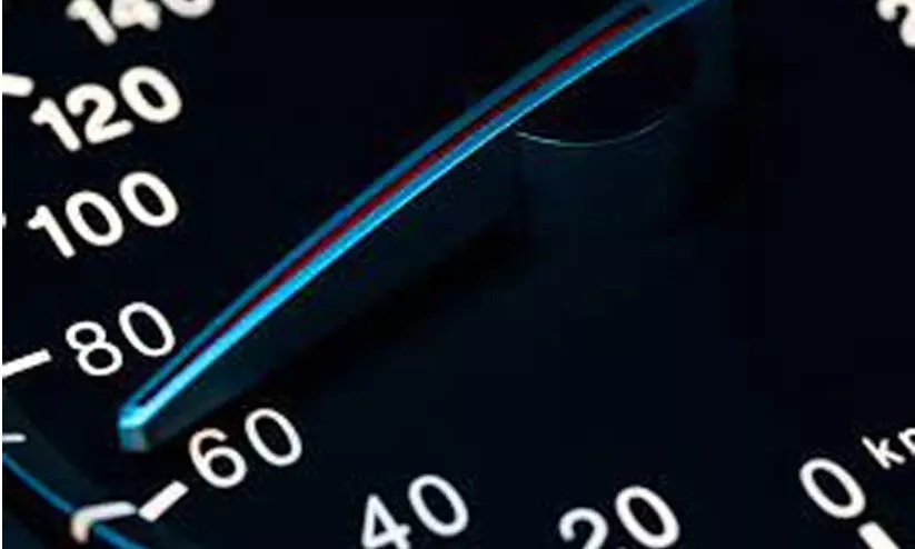 റുശ്താഖിനും ഇബ്രിക്കുമിടയിൽ വാഹന വേഗത്തിന് നിയന്ത്രണം റുശ്താഖിനും ഇബ്രിക്കുമിടയിൽ വാഹന വേഗത്തിന് നിയന്ത്രണം