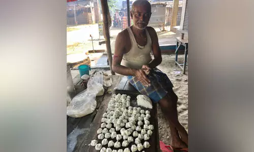 വോട്ട് ഒന്നിന് 500; ബൂത്ത് ഒന്നിന് 50,000