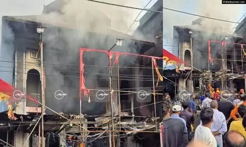 കോട്ടക്കലിൽ ആദായ വിൽപന കേന്ദ്രത്തിന് തീപിടിച്ചു; മൂന്നു ജീവനക്കാരെ രക്ഷപ്പെടുത്തി