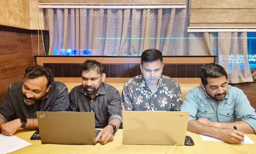 എ​റ​ണാ​കു​ളം അ​സോ. എ​സ്.​ഐ.​ആ​ർ ഹെ​ൽ​പ് ഡെ​സ്ക്