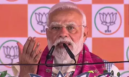 വന്ദേമാതരത്തിന്റെ വരികൾ വെട്ടിമാറ്റിയെന്ന് മോദി