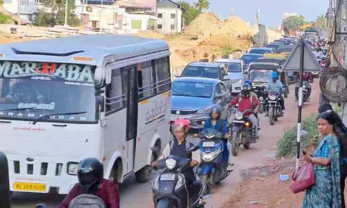മേൽപാലം പൂർത്തിയായിട്ടും അനുബന്ധ റോഡ് നിർമാണം ബാക്കി