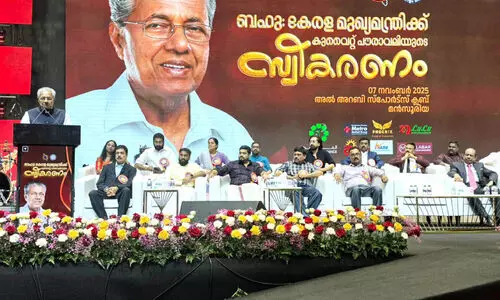 മലയാളക്കടൽ; മുഖ്യമന്ത്രിക്ക് കുവൈത്ത് മലയാളികളുടെ സ്വീകരണം