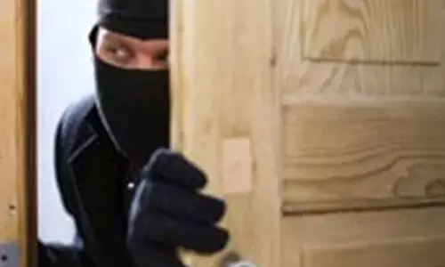 വീട് കുത്തിത്തുറന്ന് മോഷണം: പ്രതികളെ പിടികൂടാനായില്ല