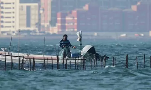 മ​ത്സ്യ​സ​മ്പ​ത്തും തൊ​ഴി​ലാ​ളി​ക​ളു​ടെ ഉ​പ​ജീ​വ​ന​വും; അ​ടി​യ​ന്ത​ര ര​ക്ഷാ പ​ദ്ധ​തി​യു​മാ​യി എം.​പി​മാ​ർ