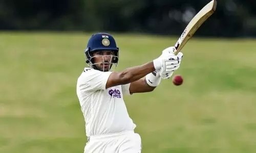 ധ്രു​വ് ജു​റെ​ലി​ന് ര​ണ്ടാം ഇ​ന്നി​ങ്സി​ലും ശ​ത​കം; ഇ​ന്ത്യ ‘എ’​ക്ക് മി​ക​ച്ച സ്കോ​ർ