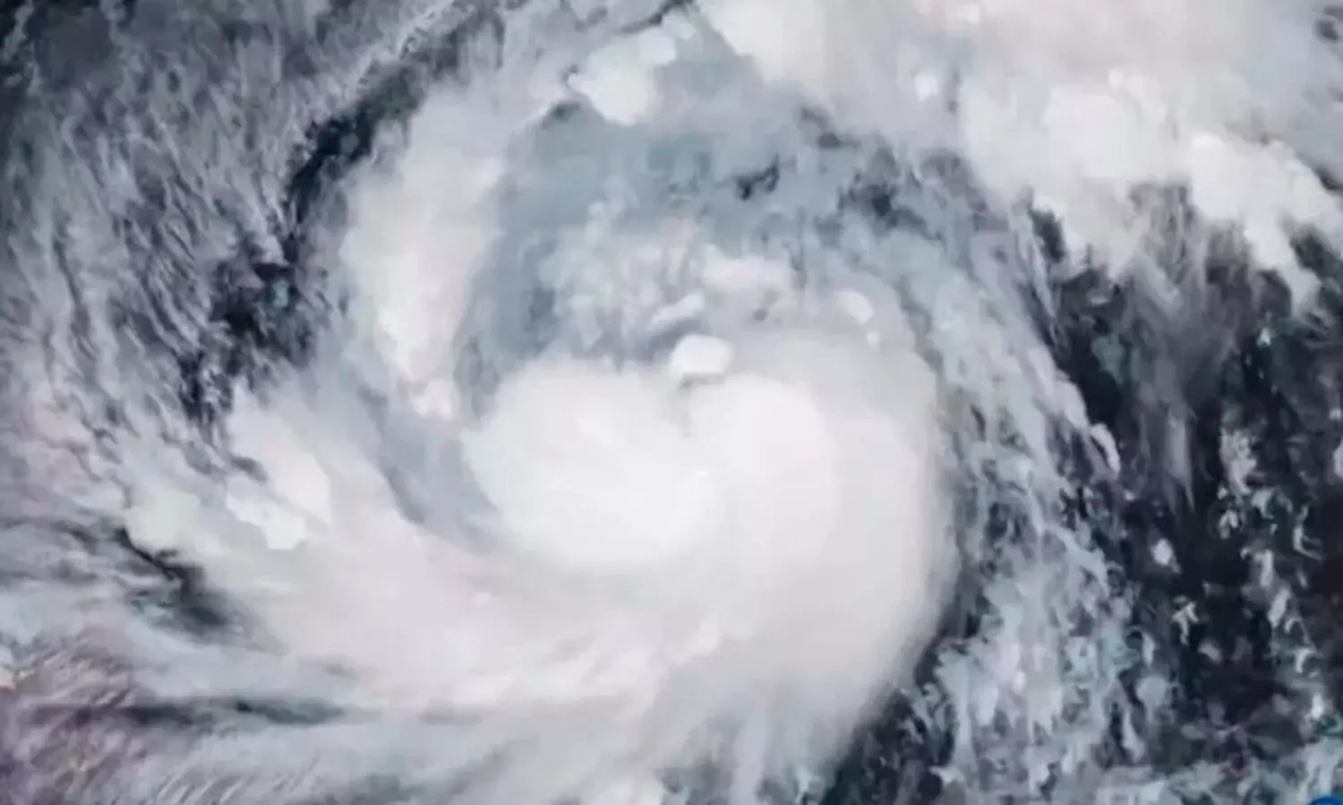 Fung-Wong,Philippines,Evacuation,State of Emergency,Typhoon, ഫിലിപ്പീൻസ്, കാലമേഗി, അടിയന്തരാവസ്ഥ