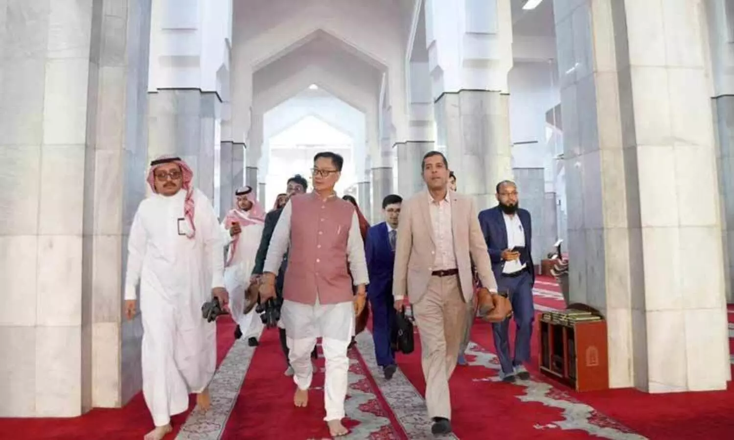 ത്വാഇഫിലെ പ്രസിദ്ധമായ അബ്ദുല്ല ഇബ്നു അബ്ബാസ് പള്ളിയിൽ കേന്ദ്രമന്ത്രി കിരണ്‍ റിജിജു സന്ദർശനം നടത്തി