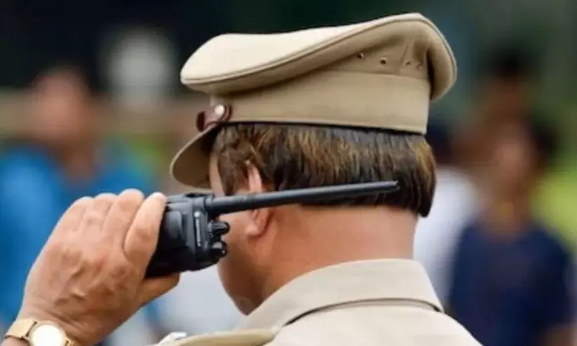 അ​ന​ധി​കൃ​ത മ​ണ​ൽ ക​ട​ത്ത്; ര​ണ്ട് ടി​പ്പ​റു​ക​ൾ പൊ​ലീ​സ് പി​ടി​കൂ​ടി