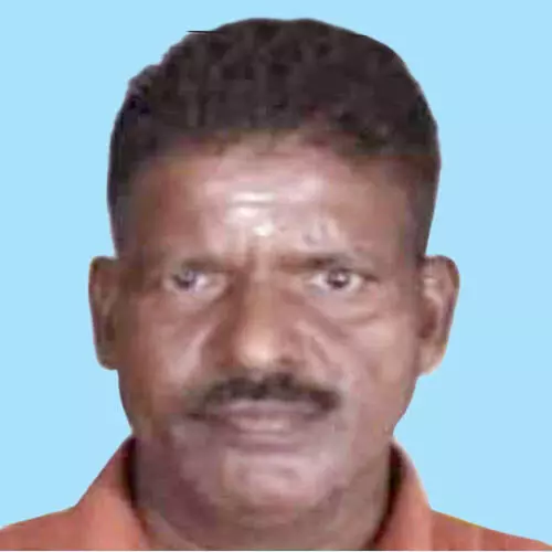 കു​റു​മാ​ലി പു​ഴ​യി​ൽ സെ​ക്യൂ​രി​റ്റി ജീ​വ​ന​ക്കാ​ൻ മ​രി​ച്ച നി​ല​യി​ൽ