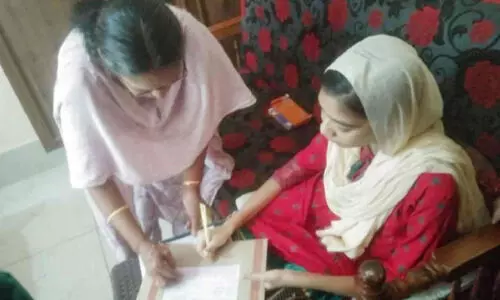 സന്തോഷത്തോടെ അനീഷ സ്വന്തം വീട്ടിൽ പരീക്ഷ എഴുതി