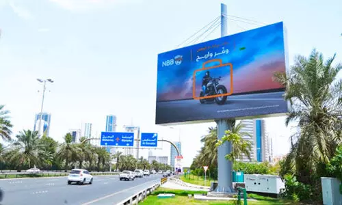 രാ​ജ്യ​ത്തു​ട​നീ​ളം ഇ​ല​ക്ട്രോ​ണി​ക് പ​ര​സ്യ സ്‌​ക്രീ​നു​ക​ൾ സ്ഥാ​പി​ക്ക​ണം