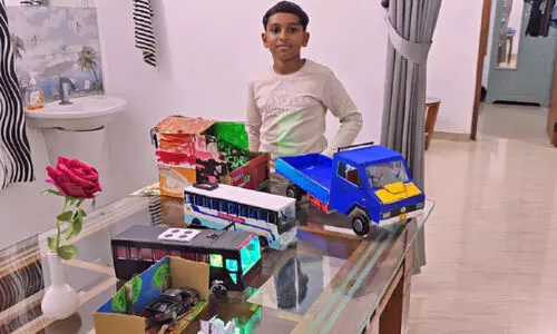 പാ​ഴ്വ​സ്തു​ക്ക​ളി​ൽ വി​സ്മ​യം തീ​ർ​ത്ത് മാ​ർ​ട്ടി​ൻ