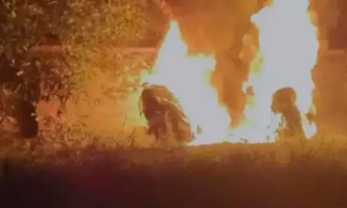 ബൈ​ക്കു​ക​ൾ ക​ത്തി​ന​ശി​ച്ചു