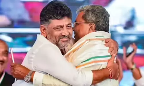 മുഖ്യമന്ത്രിയെ തള്ളിമാറ്റി ഡി.കെ; എ.ഐ വഴി വ്യാജ വിഡിയോ പ്രചാരണം