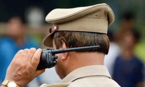 അ​ന​ധി​കൃ​ത മ​ണ​ൽ ക​ട​ത്ത്; ര​ണ്ട് ടി​പ്പ​റു​ക​ൾ പൊ​ലീ​സ് പി​ടി​കൂ​ടി