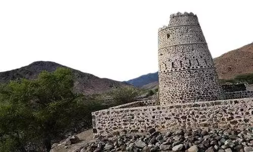 ഷാ​​ർ​​ജ​​യു​​ടെ മ​​ധു​​ര താ​​ഴ്‌​​വ​​ര