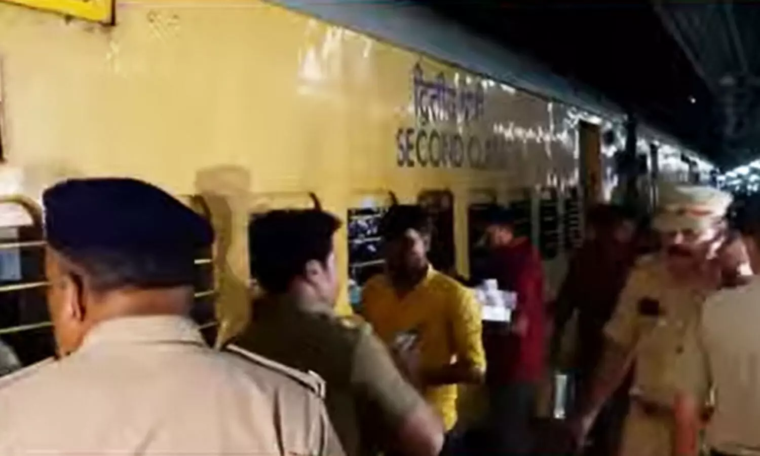 ഡൽഹി സ്ഫോടനം: കേരളത്തിൽ അതിജാഗ്രതാ നിർദേശം; ബസ്, റെയിൽവേ സ്റ്റേഷനുകളിൽ പരിശോധന