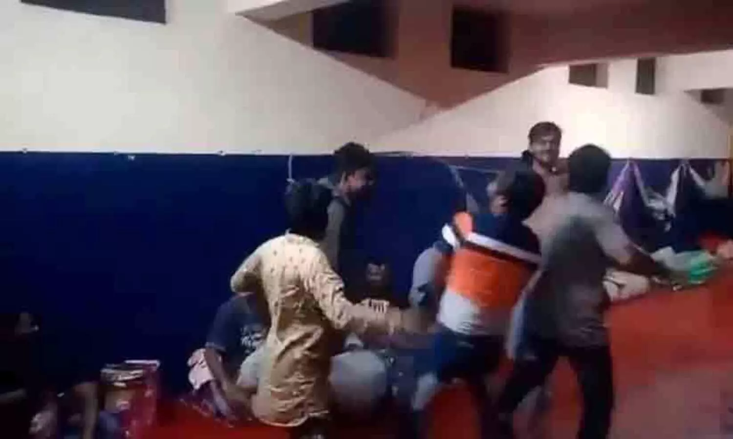 പരപ്പന അഗ്രഹാര ജയിലിൽ തടവുകാർക് മൊബൈൽ, വി.ഐ.പി പരിഗണന; വീഡി​യോ പുറത്തിറങ്ങിയതോടെ ജയിൽ സൂപ്രണ്ടിന് സസ്​പെൻഷൻ