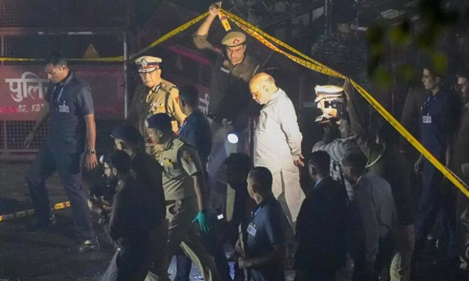 amit sha visits delhi blast victims and the area