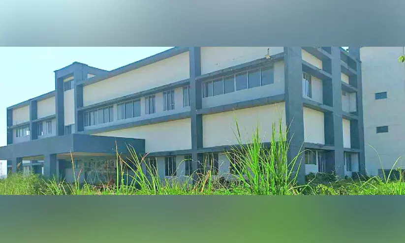 കണ്ണൂർ അന്താരാഷ്ട്ര വിമാനത്താവളം; ഉദ്ഘാടനം കാത്ത് കാർഗോ കോംപ്ലക്സും കിയാൽ ഓഫിസ് അഡ്മിനിസ്ട്രേഷൻ ബ്ലോക്കും കണ്ണൂർ അന്താരാഷ്ട്ര വിമാനത്താവളം; ഉദ്ഘാടനം കാത്ത് കാർഗോ കോംപ്ലക്സും കിയാൽ ഓഫിസ് അഡ്മിനിസ്ട്രേഷൻ ബ്ലോക്കും