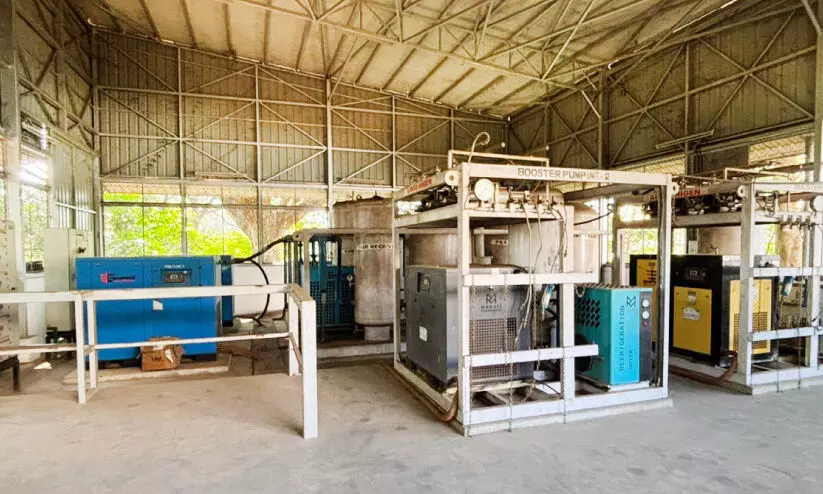 ശ്വാസം നിലച്ച് ഓക്സിജൻ ജനറേറ്റർ പ്ലാന്റ് ശ്വാസം നിലച്ച് ഓക്സിജൻ ജനറേറ്റർ പ്ലാന്റ്