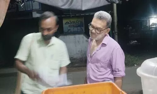 എസ്.ഐ.ആർ: വീട്ടിൽ ആളില്ലെങ്കിൽ നാട്ടിൽ തിരഞ്ഞു പിടിക്കുന്നു, രാത്രിയിലും ഫോം വിതരണവുമായി ബി.എൽ.ഒമാർ