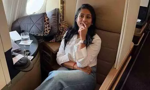 തലയിൽ മുല്ലപ്പൂ ഇല്ലാത്തതുകൊണ്ട് ആസ്ട്രേലിയയിൽ പോകുവല്ല; സ്വയം ട്രോളി നവ്യ നായർ