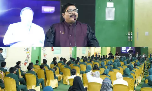 അ​ലി​ഫ് വി​ദ്യാ​ർ​ഥി​ക​ളു​മാ​യി സം​വ​ദി​ച്ച് ഗ്രാ​ൻ​ഡ് മാ​സ്റ്റ​ർ ജി.​എ​സ്. പ്ര​ദീ​പ്