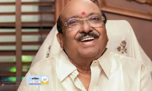 വെ​ള്ളാ​പ്പ​ള്ളി ഒ​രു​മ്പെ​ട്ടാ​ൽ...